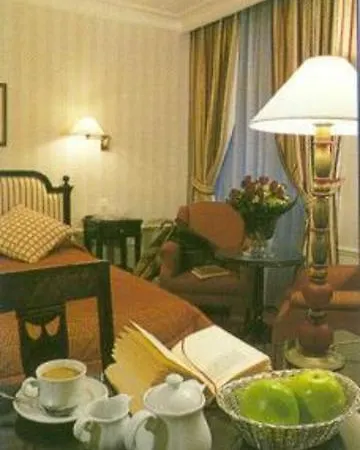 Golden Tulip Washington Opera 4*