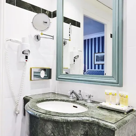 Golden Tulip Washington Opera