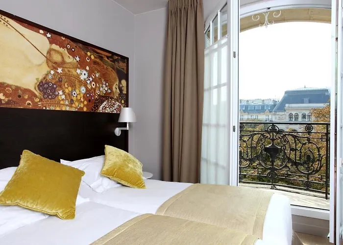 Golden Tulip Washington Opera Hotel