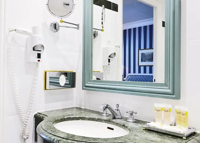 Golden Tulip Washington Opera