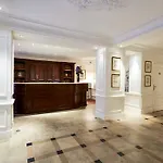 Golden Tulip Washington Opera 4*