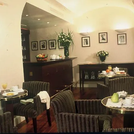 Golden Tulip Washington Opera מלון 4*